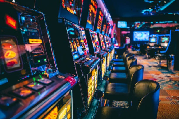 Bikini Paradise table interface showing live dealer, betting options, and chat panel